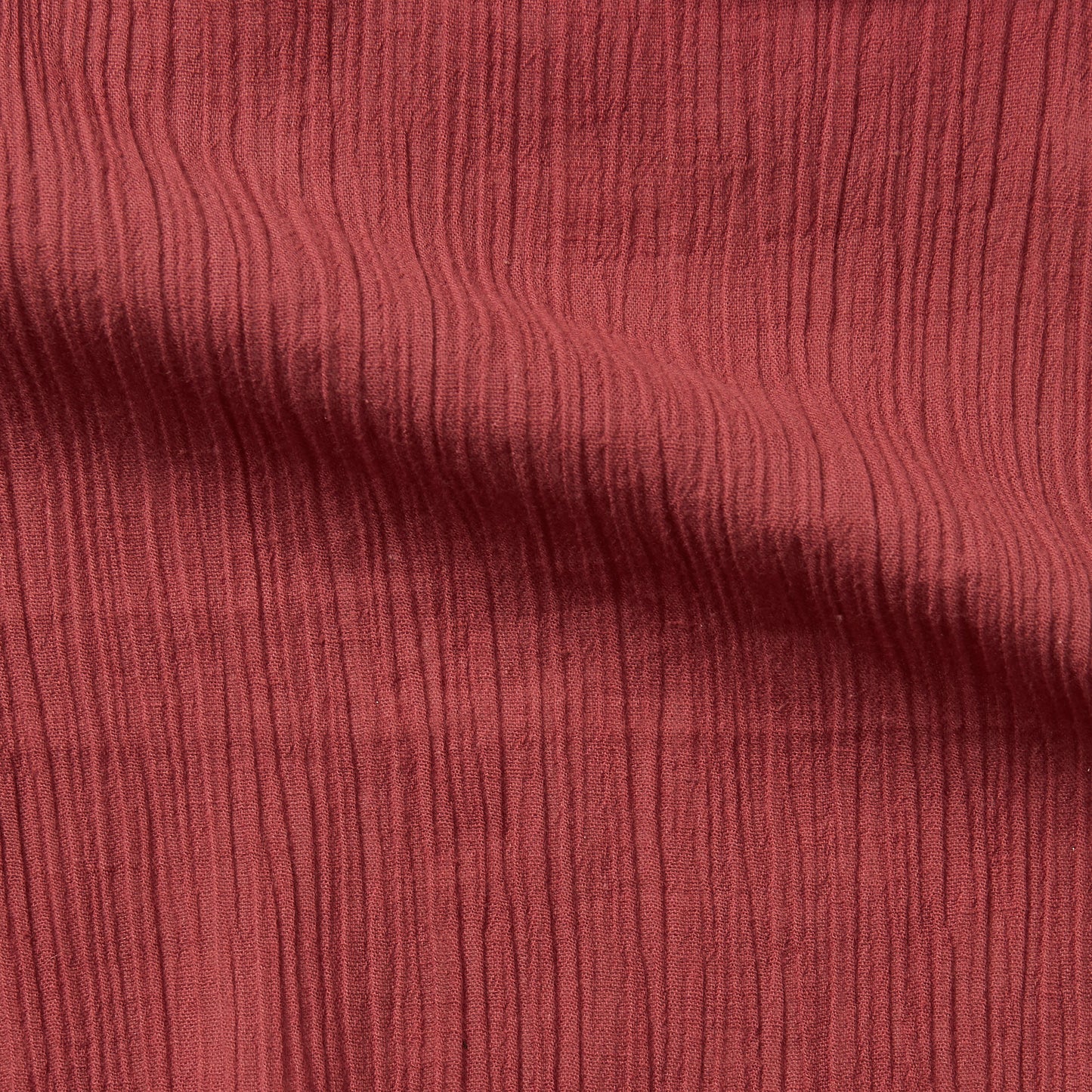 muslin presenting the garnet color version of a pure breathable soft and natural cotton muslin with yoryu crinkle textured face