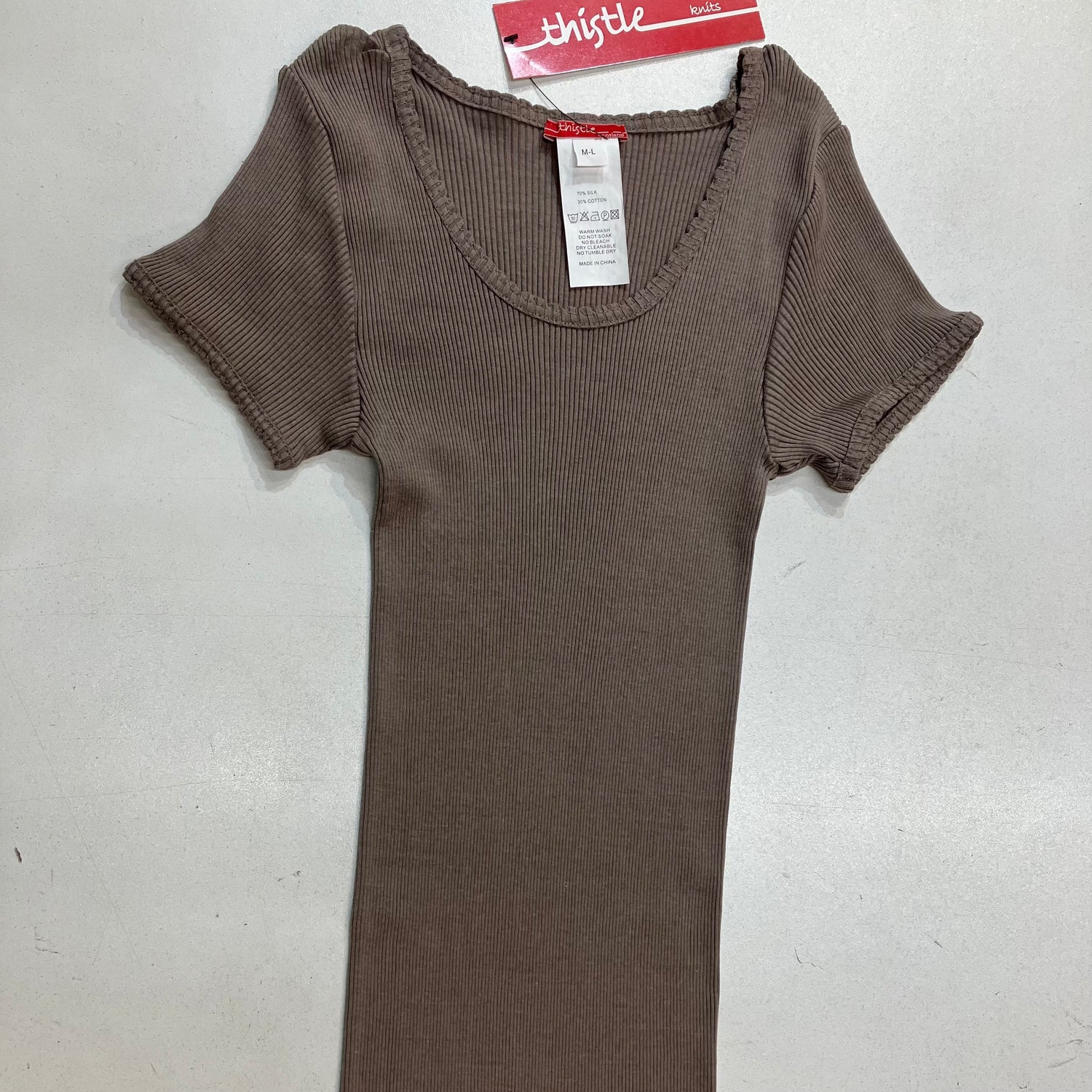 Displaying a silk and cotton cotton rib knit top with cap sleeves
