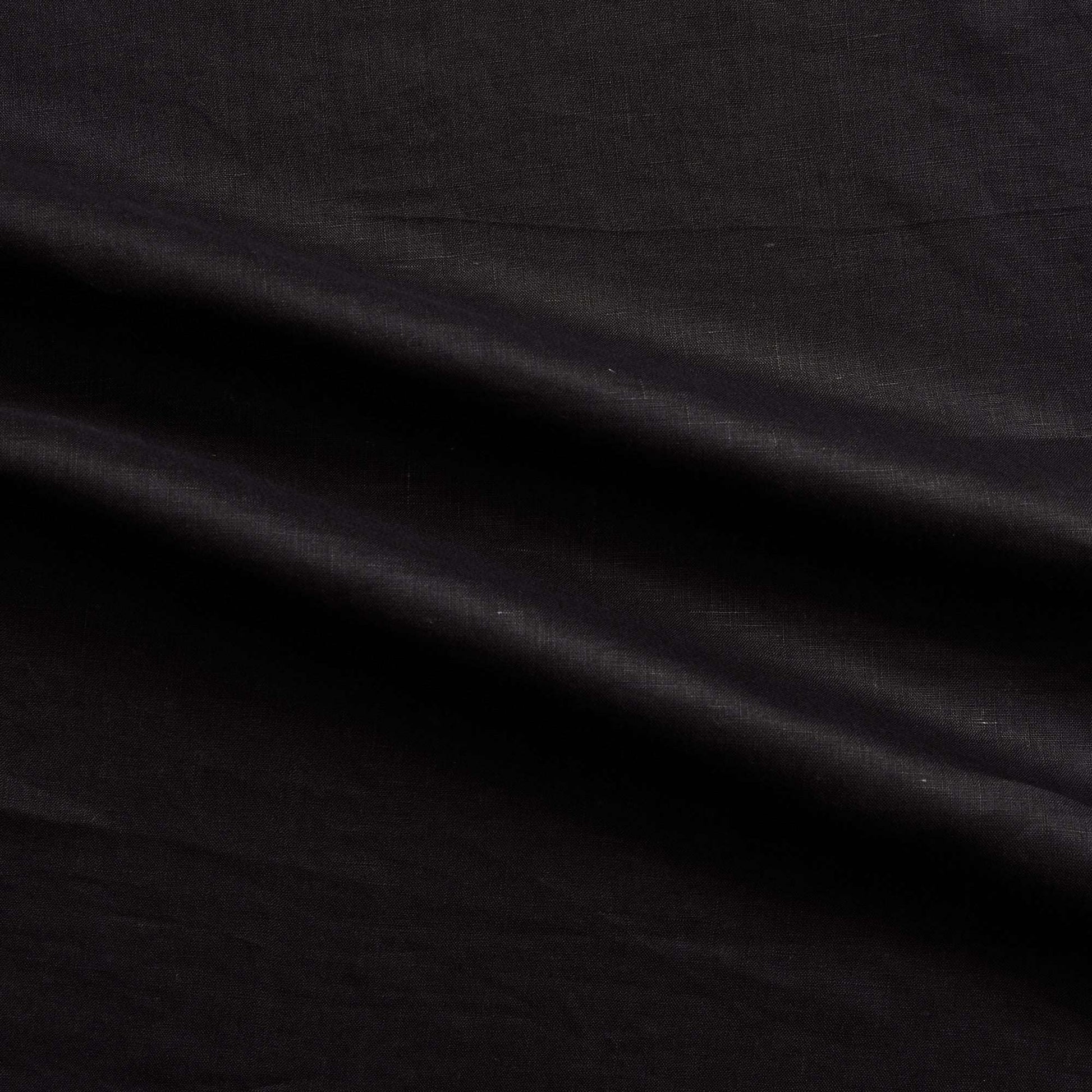 HANKY LINEN presenting the black colour of the  dress weight breathable soft 100% linen fabric