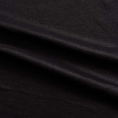 HANKY LINEN presenting the black colour of the  dress weight breathable soft 100% linen fabric