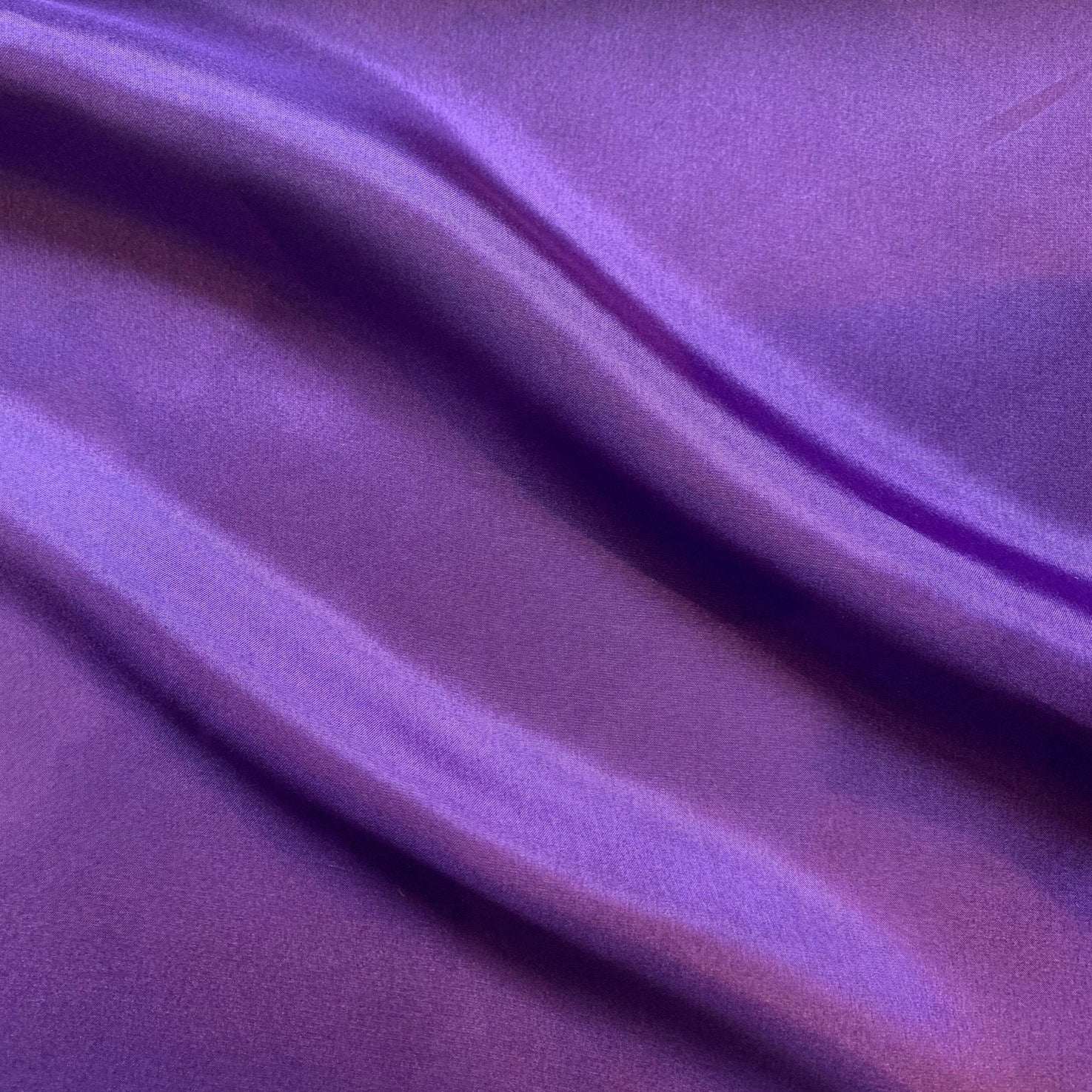 jap silk 115cm presenting the iris color version of a ight weight mulberry pure silk with fluid drape and natural sheen